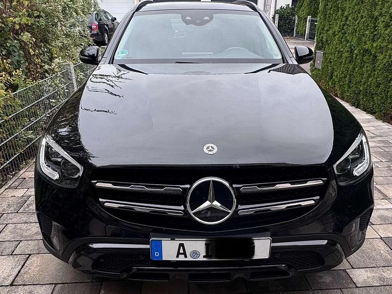 Gebraucht Mercedes GLC300 245 PS (180 kW) 2021 Schwarz SUV