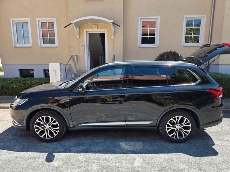 Schwarz Gebraucht 2017 Mitsubishi Outlander Edition SUV | 12.500 € (Fairer Preis) - Bild 1/4