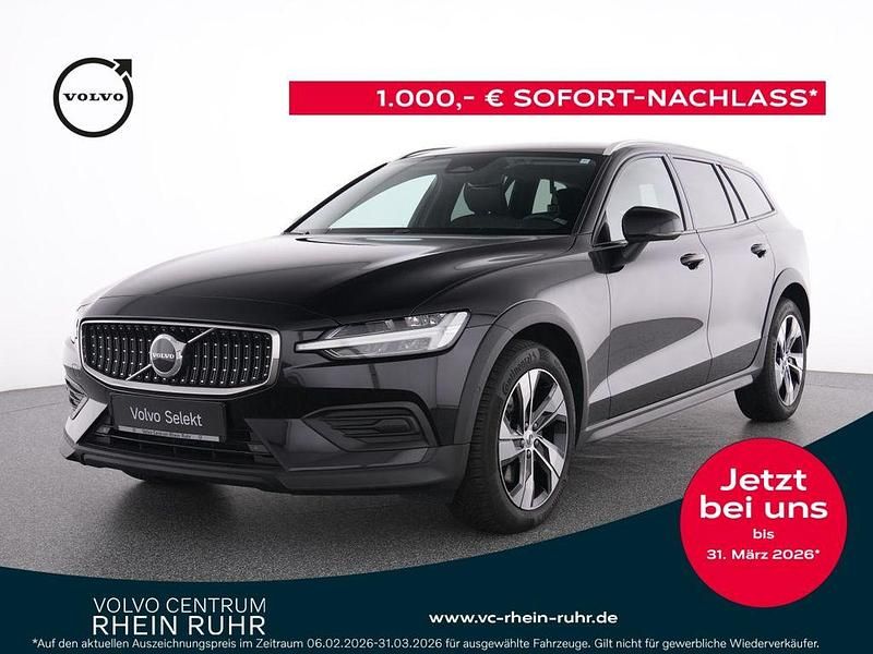 Gebraucht Volvo V60 CC Plus 197 PS (144 kW) 2023 Schwarz onyx black / metallic Kombi