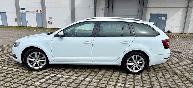 Usata Skoda Octavia Clever 116 CV (85 kW) 2018 Bianco Station wagon