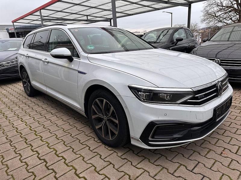 Weiß Gebraucht 2022 VW Passat GTE Kombi | 15.999 € (Guter Preis) - Bild 1/4