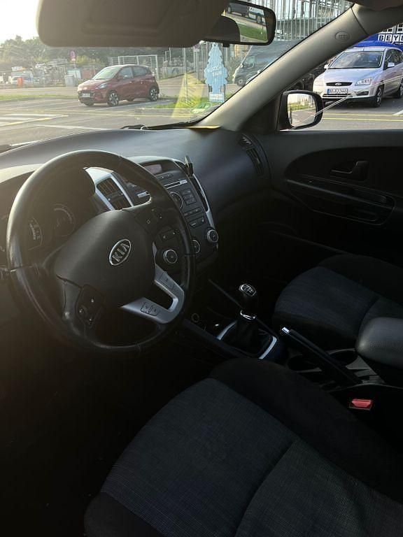 Gebraucht Kia Ceed 90 PS (66 kW) 2009 Schwarz Kleinwagen