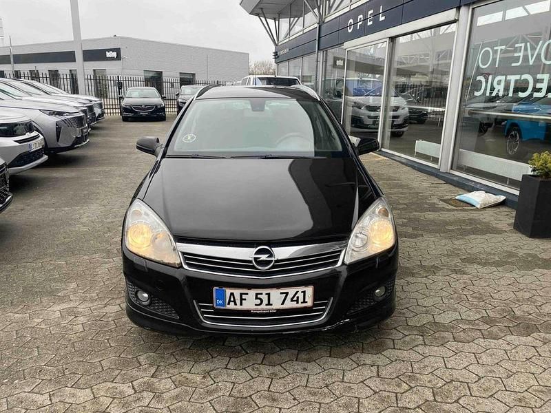 Używany Opel Astra Cosmo 179 KM (131 kW) 2008 Sedan/Limuzyna