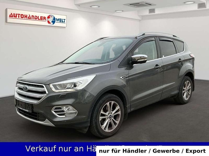 Grau Gebraucht 2017 Ford Kuga Titanium SUV | 9.499 € - Bild 1/3