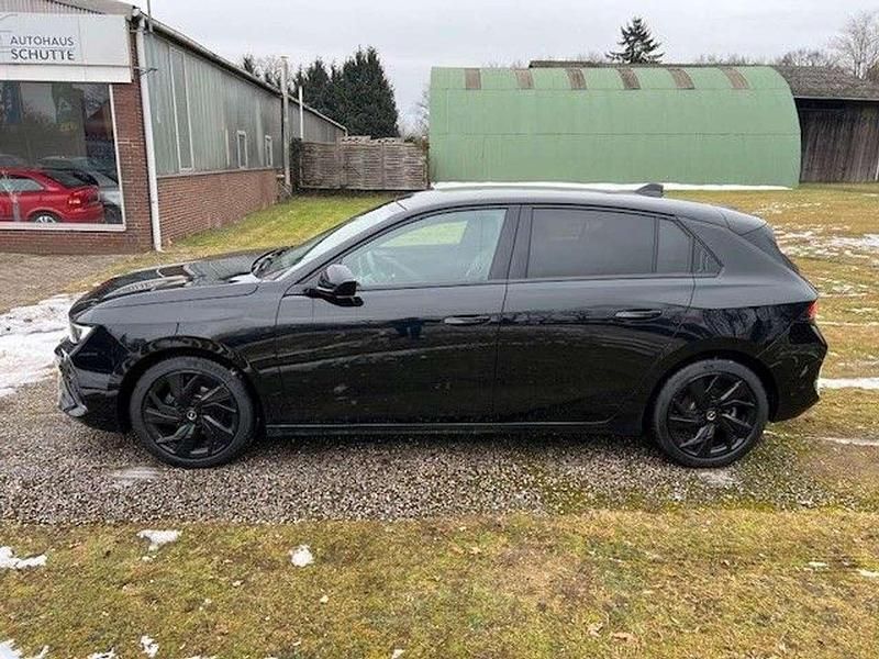 Gebraucht Opel Astra 131 PS (96 kW) 2024 Schwarz Limousine