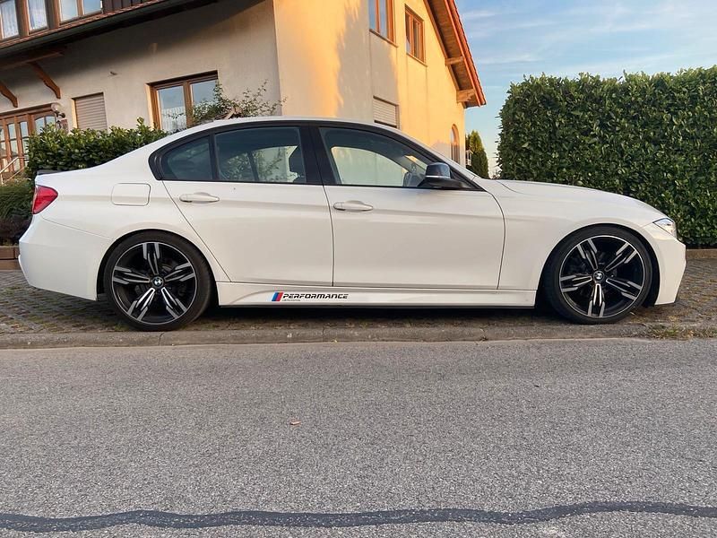 Weiß Gebraucht 2013 BMW 320 Performance Limousine | 14.999 € (Teuer) - Bild 1/4