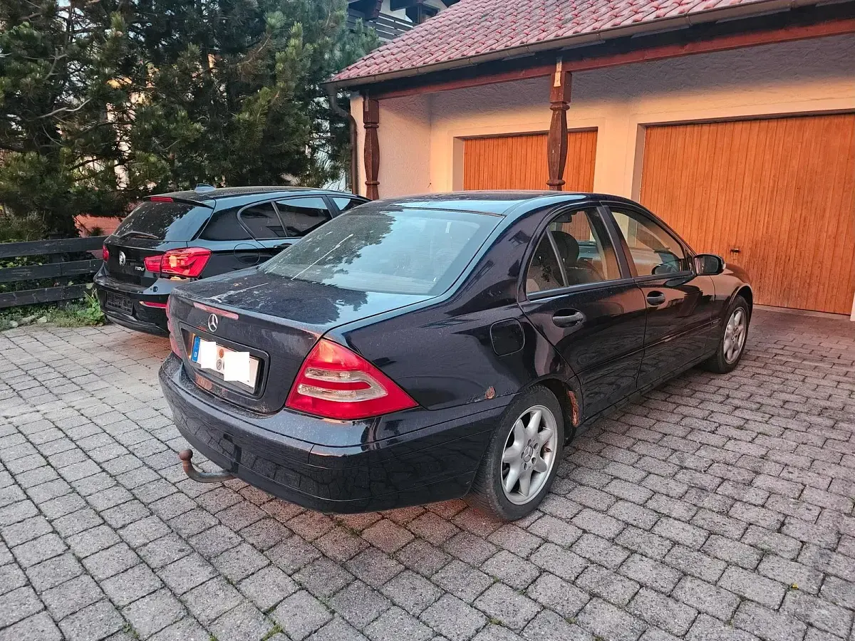 Gebraucht Mercedes C220 150 PS (110 kW) 2001 Schwarz Limousine
