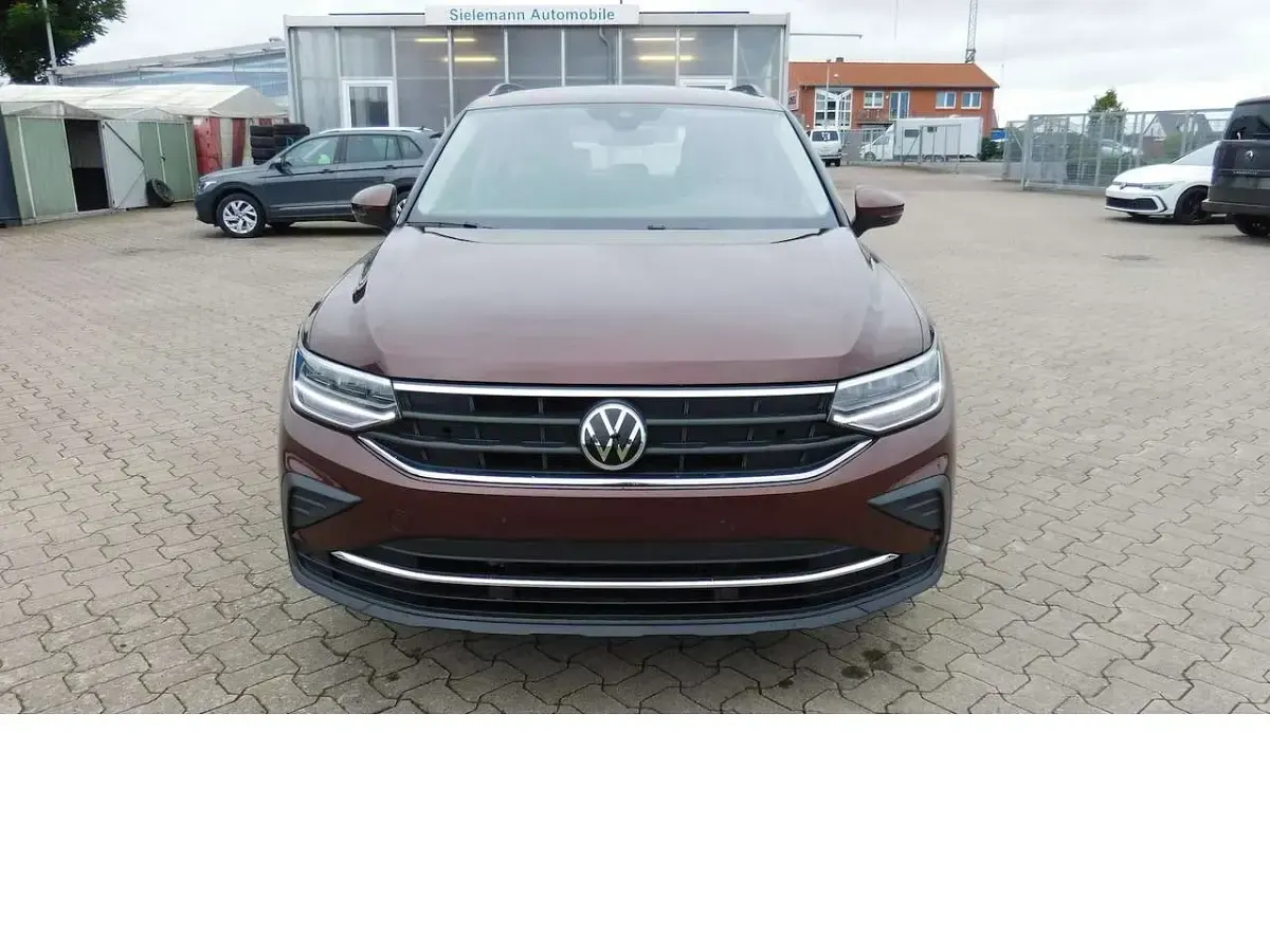 Gebraucht VW Tiguan Trendline 150 PS (110 kW) 2021 Gingerbrownmet (braun)braun SUV