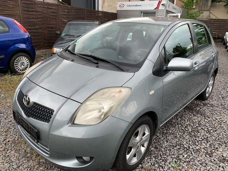 Medium silver metallic Gebraucht 2006 Toyota Yaris Executive Kleinwagen | 3.390 € (Fairer Preis) - Bild 1/4