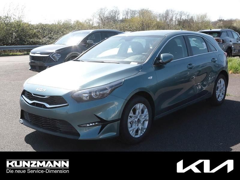 Grau Gebraucht 2025 Kia Ceed Vision Limousine | 21.879 € (Fairer Preis) - Bild 1/4