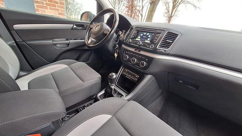 Gebraucht VW Sharan Life 140 PS (102 kW) 2013 Grau Van / Kleinbus