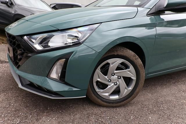 Neu Hyundai i20 Select 90 PS (66 kW) 2025 Mangrove green mineraleffekt mangrove green mineraleffekt Kleinwagen