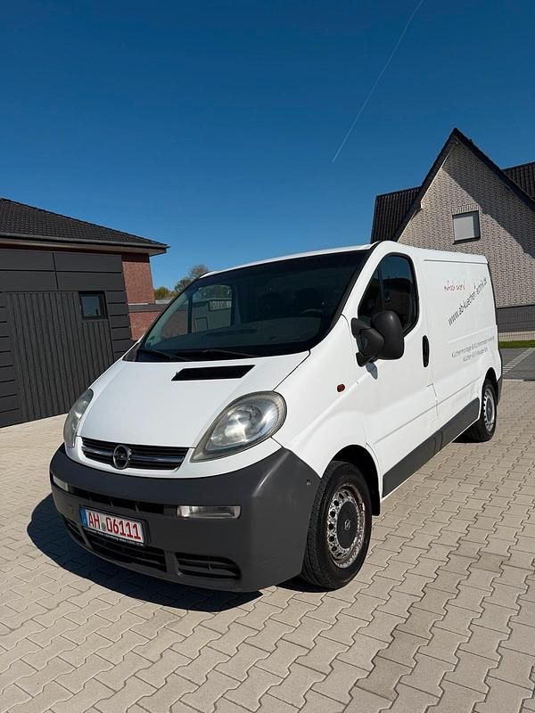 Second-hand Opel Vivaro 98 CP (72 kW) 2004 Alb Monovolum