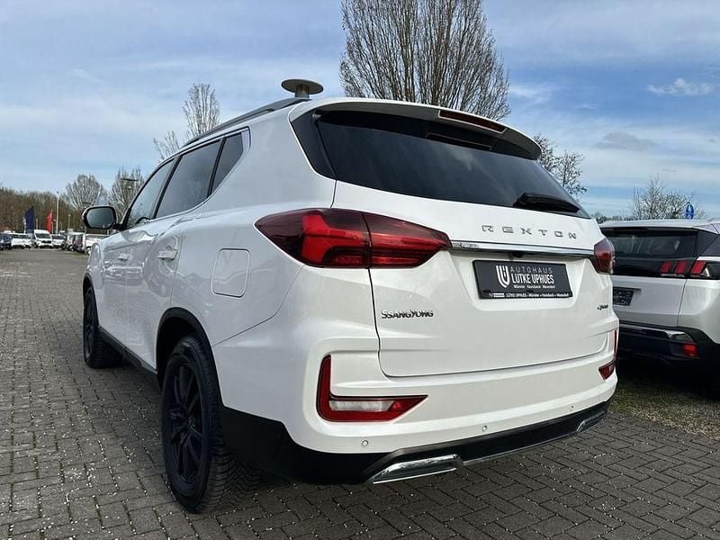 Gebraucht SsangYong Rexton Sapphire 201 PS (147 kW) 2021 Silky white pearl (metallic) SUV