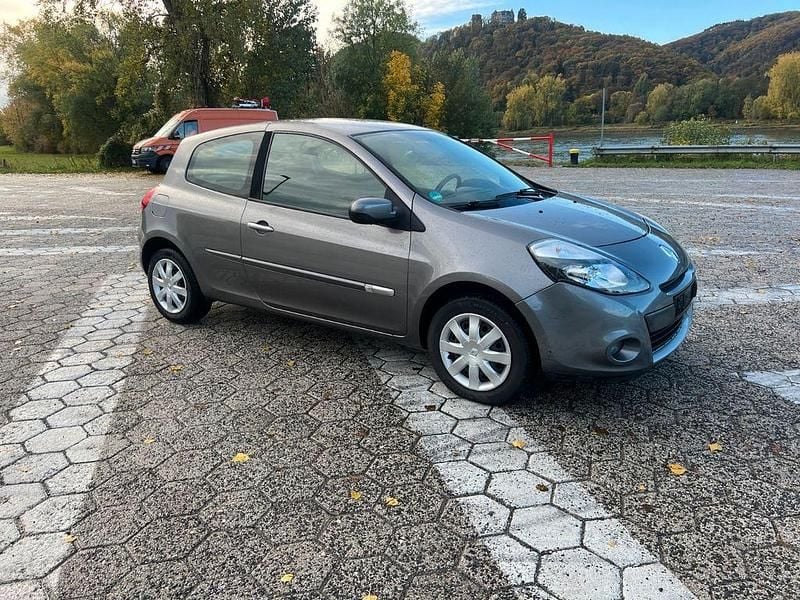 Gebraucht 2009 Renault Clio III Dynamique Kleinwagen | 2.100 € (Fairer Preis) - Bild 1/4