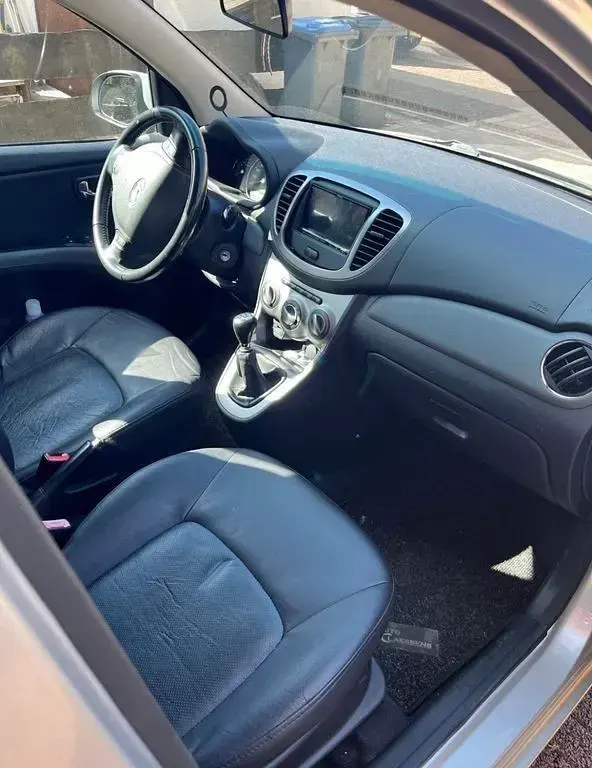 Gebraucht Hyundai i10 Style 86 PS (63 kW) 2011 Silber Kleinwagen