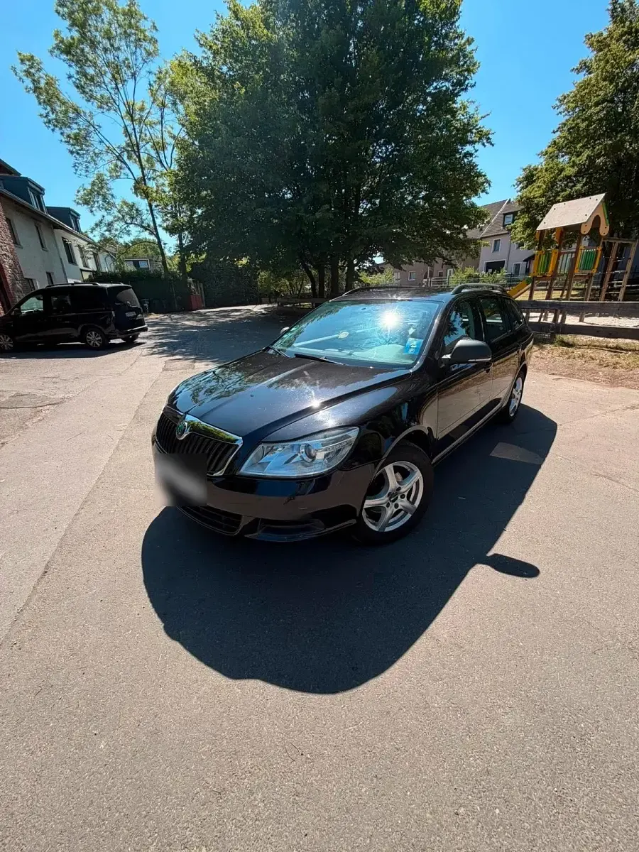 Gebraucht Skoda Octavia 105 PS (77 kW) 2012 Schwarz Kombi