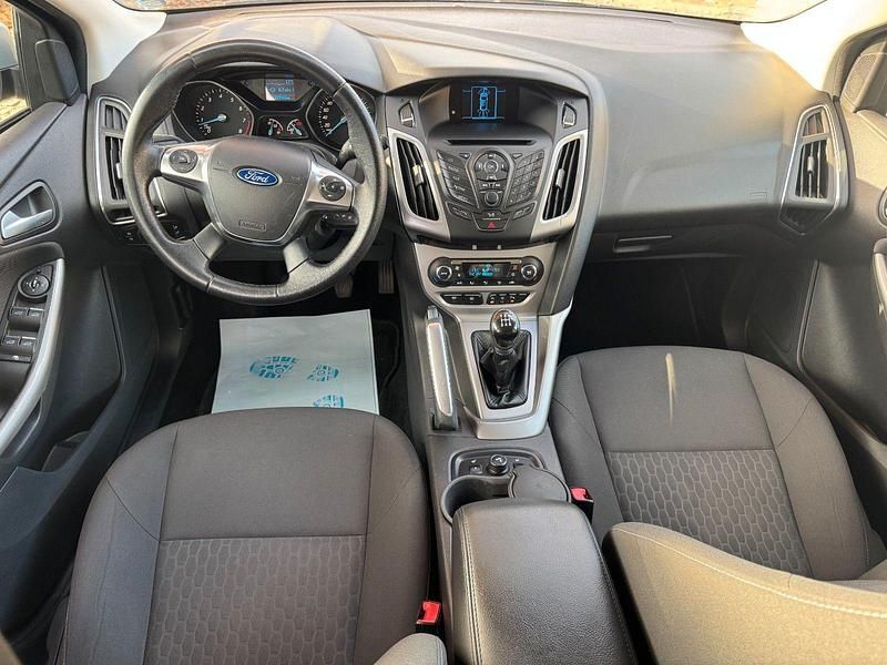 Gebraucht Ford Focus 101 PS (74 kW) 2013 Grau Kombi