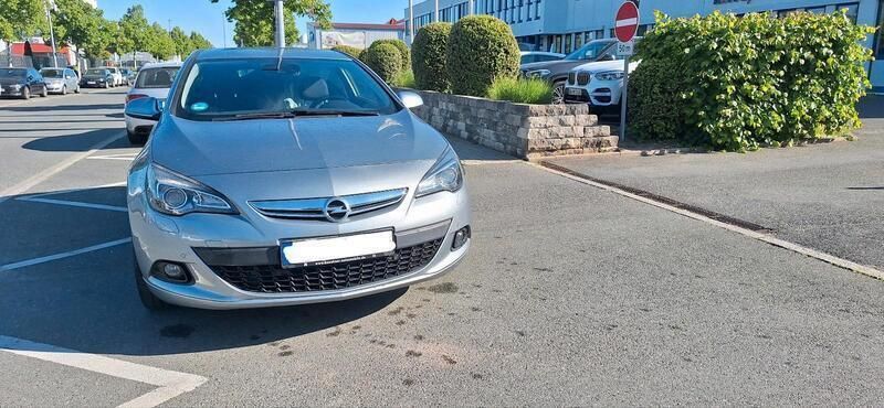Silber Gebraucht 2013 Opel Astra GTC Kleinwagen | 6.999 € - Bild 1/4