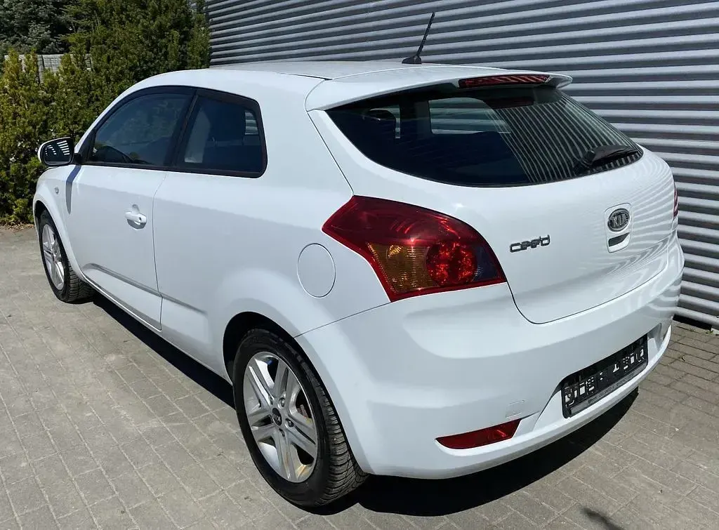 Second-hand Kia Ceed 125 CP (91 kW) 2011 Alb Hatchback