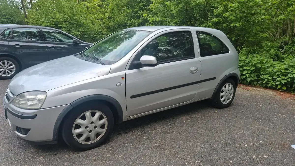 Usata Opel Corsa 75 CV (55 kW) 2004 Argento Utilitaria