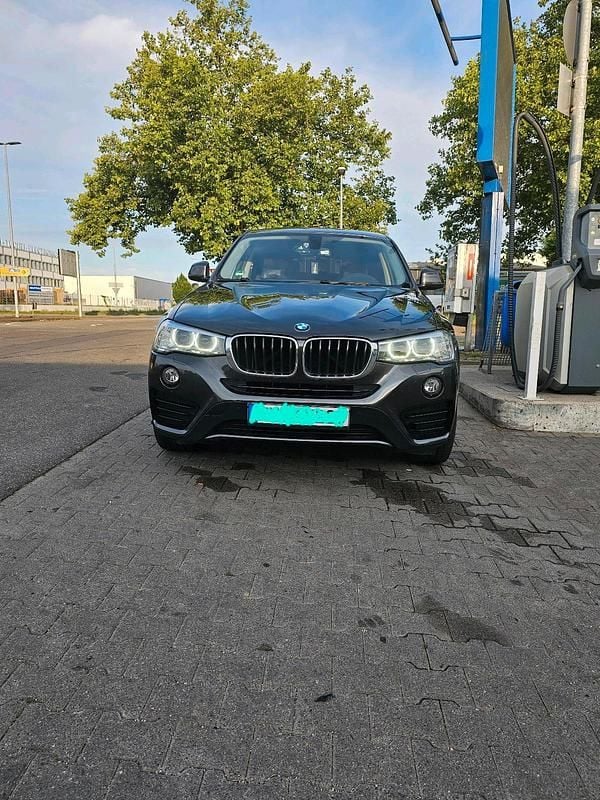 Grau Gebraucht 2017 BMW X4 Advantage SUV | 22.500 € - Bild 1/4