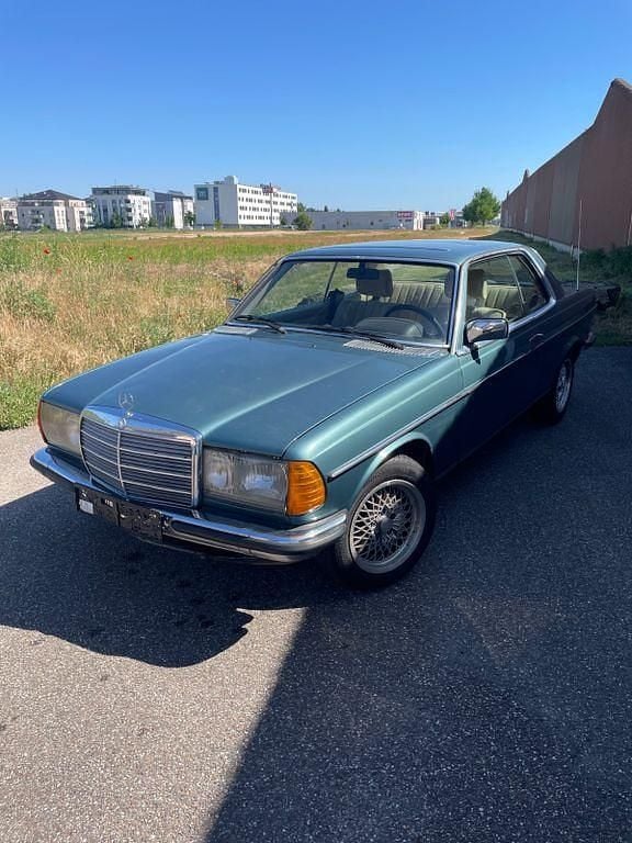 Gebraucht Mercedes 230 136 PS (100 kW) 1981 Blau Coupé