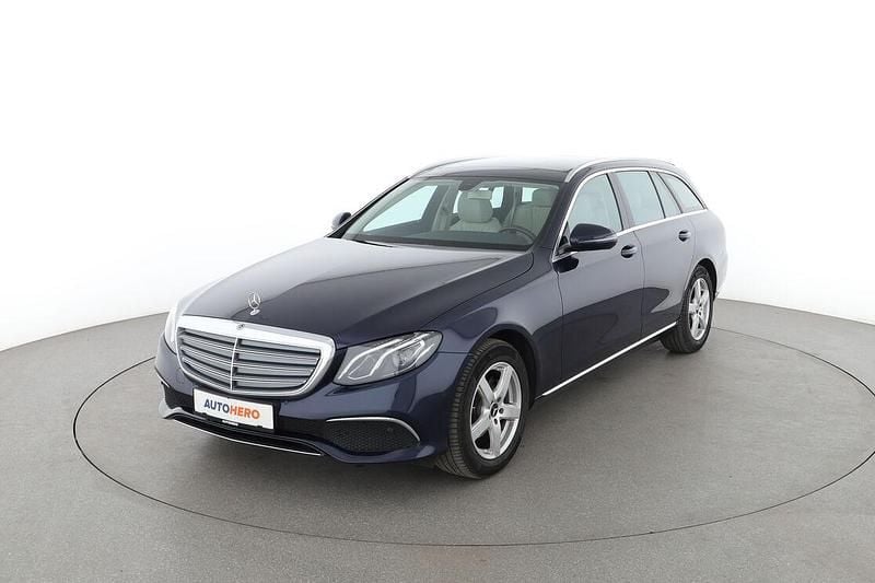 Blau Gebraucht 2017 Mercedes E220 Exclusive Kombi | 25.590 € (Fairer Preis) - Bild 1/3