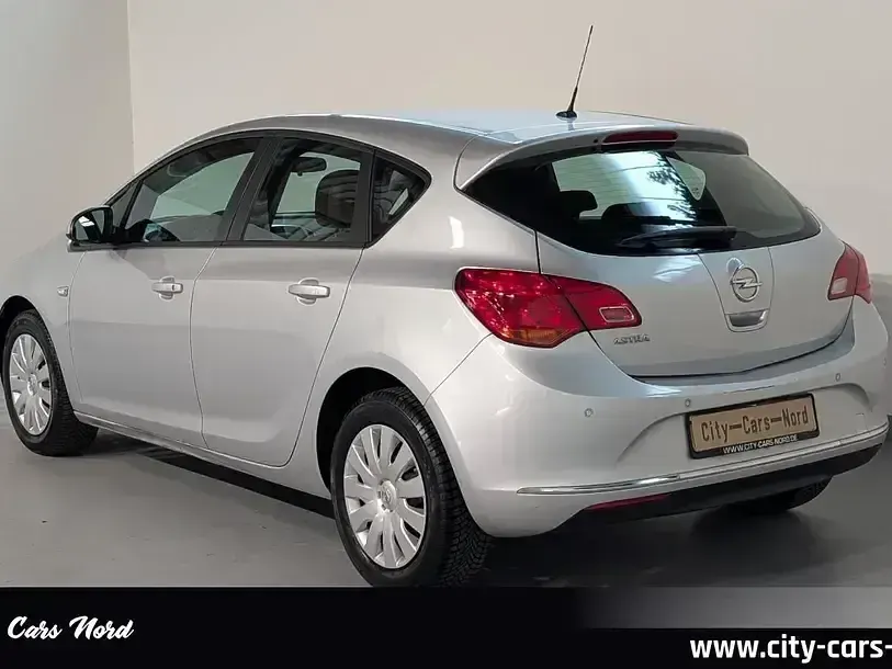 Gebraucht Opel Astra Selection 116 PS (85 kW) 2015 Silber Limousine