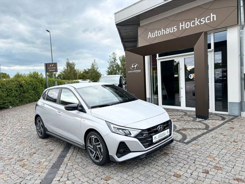 Grau Neu 2025 Hyundai i20 N Line Limousine | 22.890 € (Etwas zu teuer) - Bild 1/4