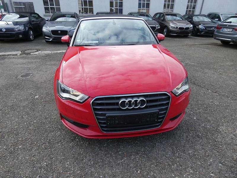 Gebraucht Audi A3 Cabriolet Ambiente 110 PS (80 kW) 2015 Rot Cabrio