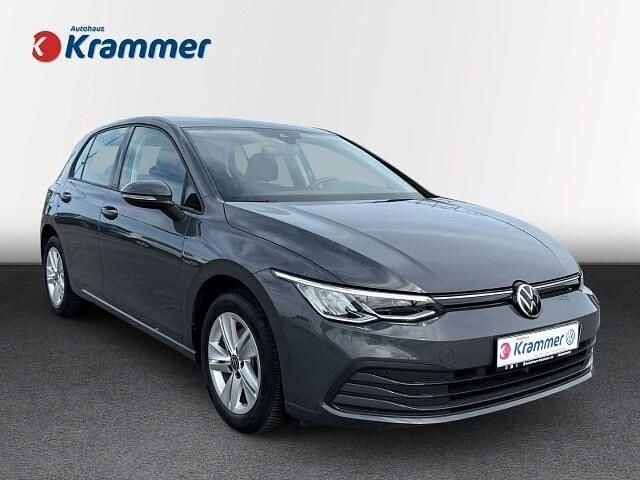 Gebraucht VW Golf VIII Life 131 PS (96 kW) 2020 Grau Limousine