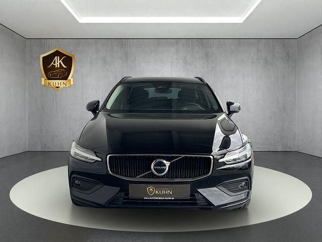 Gebraucht Volvo V60 Core 197 PS (144 kW) 2022 Schwarz Kombi