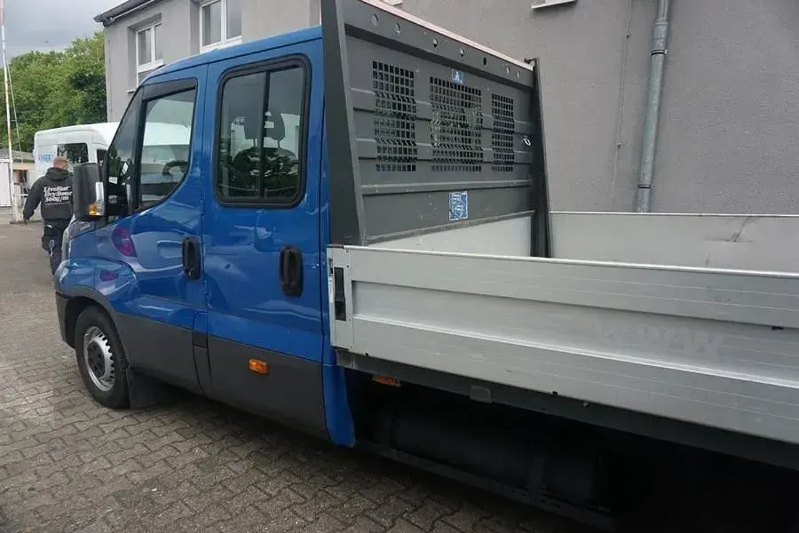 Gebraucht Iveco Daily 136 PS (100 kW) 2018 Blau Limousine
