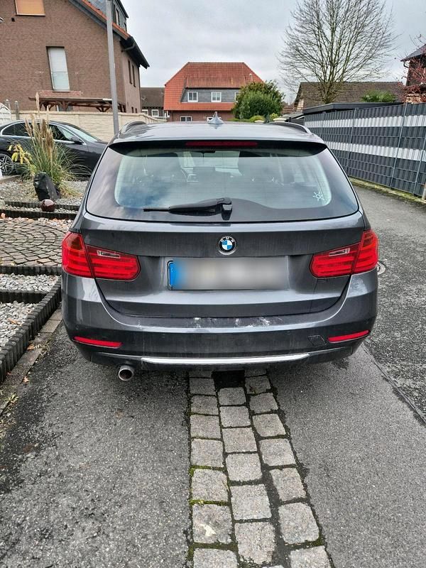 Andere farben Gebraucht 2013 BMW 320 Kombi | 11.444 € (Guter Preis) - Bild 1/4