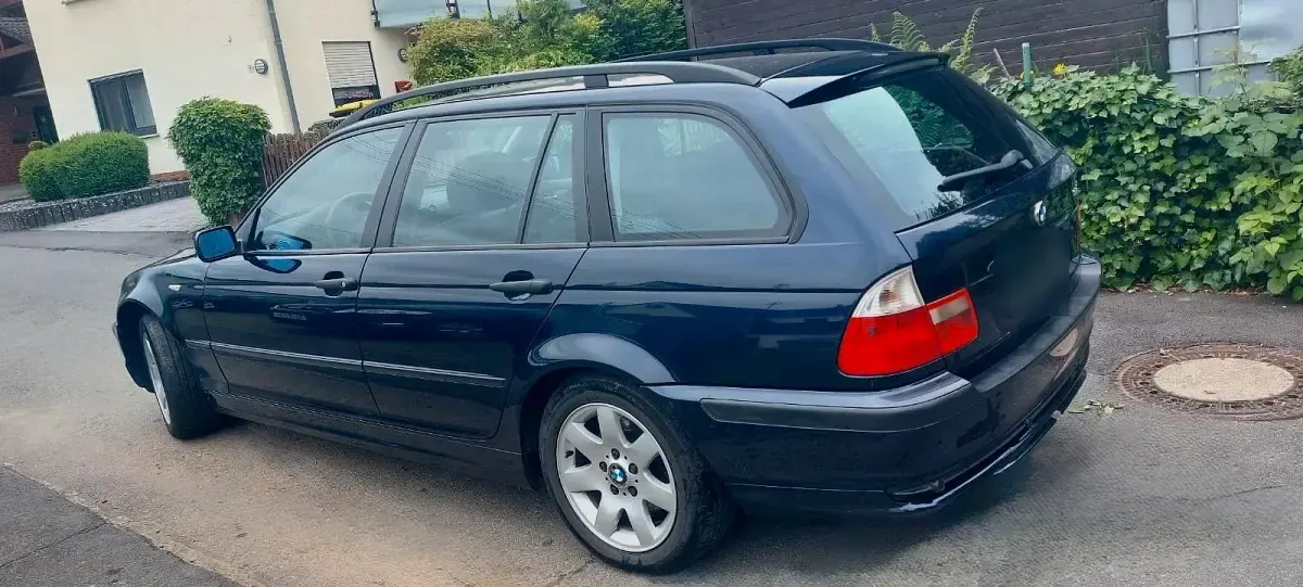 Gebraucht BMW 320 150 PS (110 kW) 2005 Blau Kombi