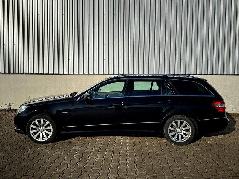Gebraucht Mercedes E220 170 PS (125 kW) 2012 Schwarz Kombi