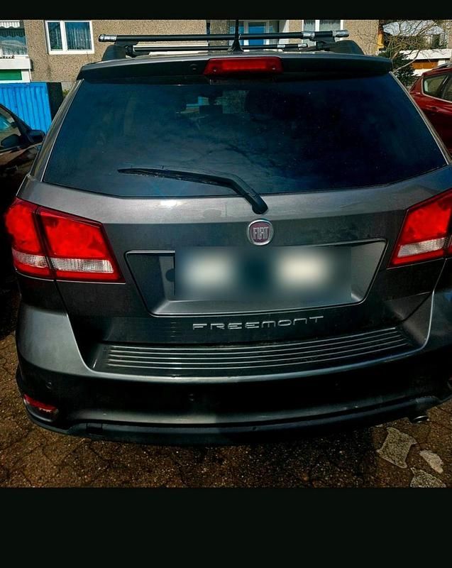 Gebraucht Fiat Freemont 140 PS (102 kW) 2012 Grau SUV