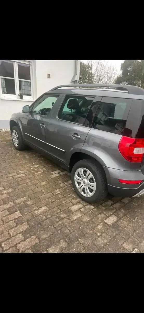 Gebraucht Skoda Yeti 125 PS (91 kW) 2018 Grau SUV