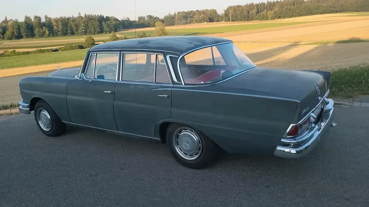 Gebraucht Mercedes 220 110 PS (80 kW) 1963 Grau Limousine