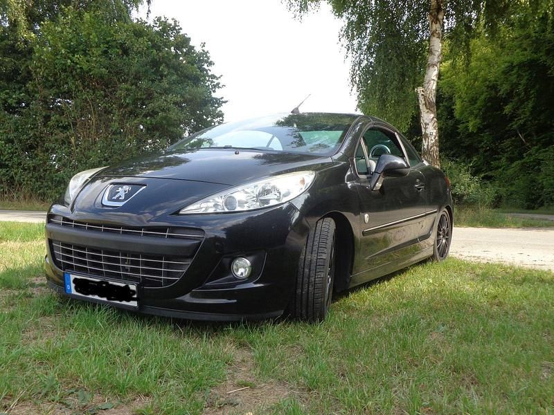 Schwarz Gebraucht 2012 Peugeot 207 CC Roland Garros Cabrio | 6.999 € (Teuer) - Bild 1/4