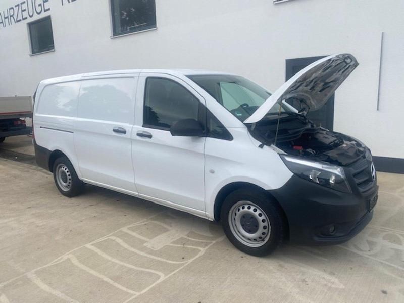 Weiß Gebraucht 2021 Mercedes Vito Van / Kleinbus | 25.942 € - Bild 1/4