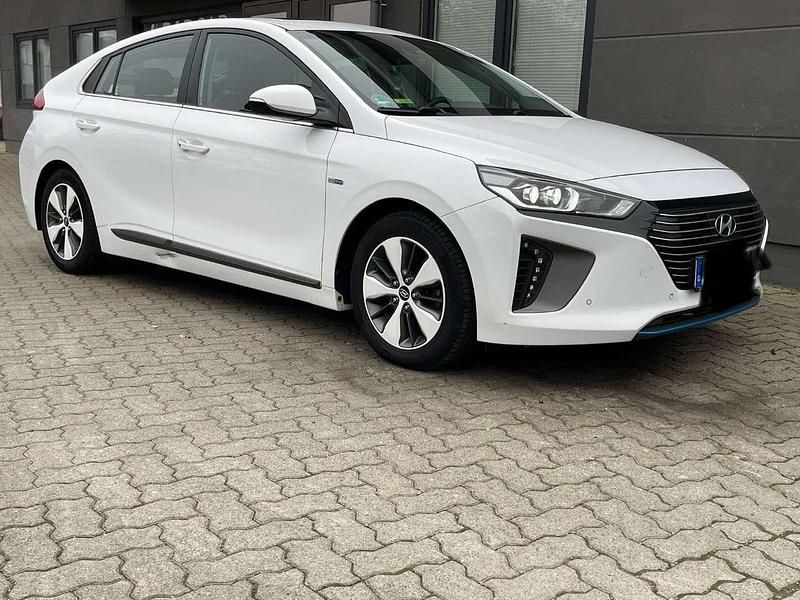 Weiß Gebraucht 2019 Hyundai Ioniq Kleinwagen | 10.400 € (Superpreis) - Bild 1/4