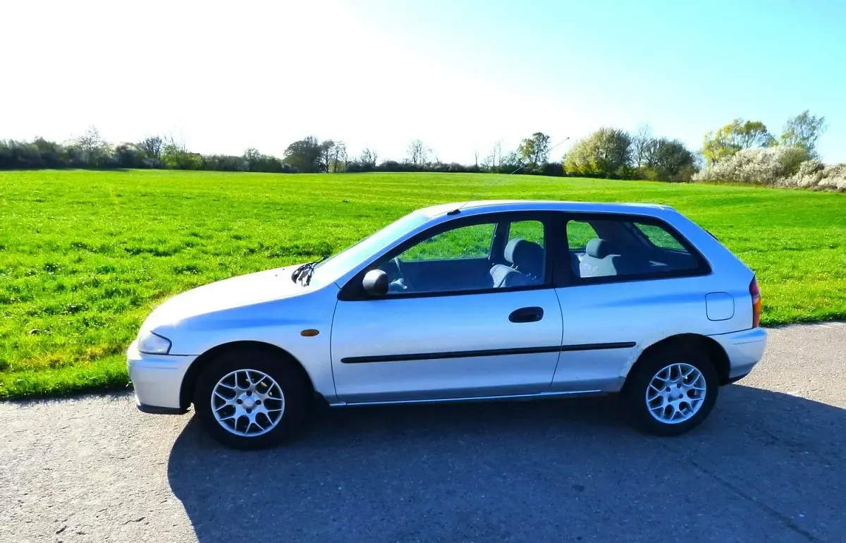 Second-hand Mazda 323 73 CP (53 kW) 1998 Argintiu Hatchback
