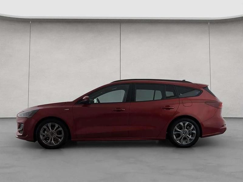 Gebraucht Ford Focus ST-Line 155 PS (114 kW) 2024 Fantasticrot metallic Kombi