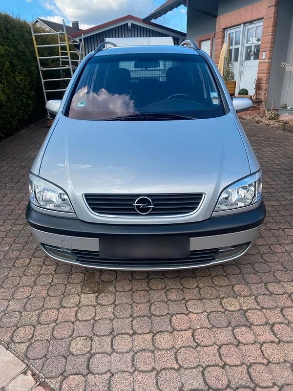 Gebraucht Opel Zafira 92 PS (67 kW) 2001 Silber Van / Kleinbus