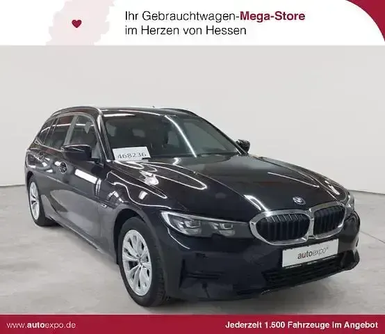 Gebraucht BMW 330e Advantage 252 PS (185 kW) 2022 Kombi