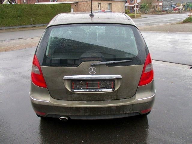 Gebraucht Mercedes A180 Avantgarde 109 PS (80 kW) 2010 Braun Kleinwagen