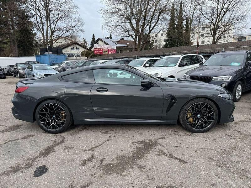 Grau Gebraucht 2023 BMW M8 Competition Edition Coupé | 111.600 € - Bild 1/4