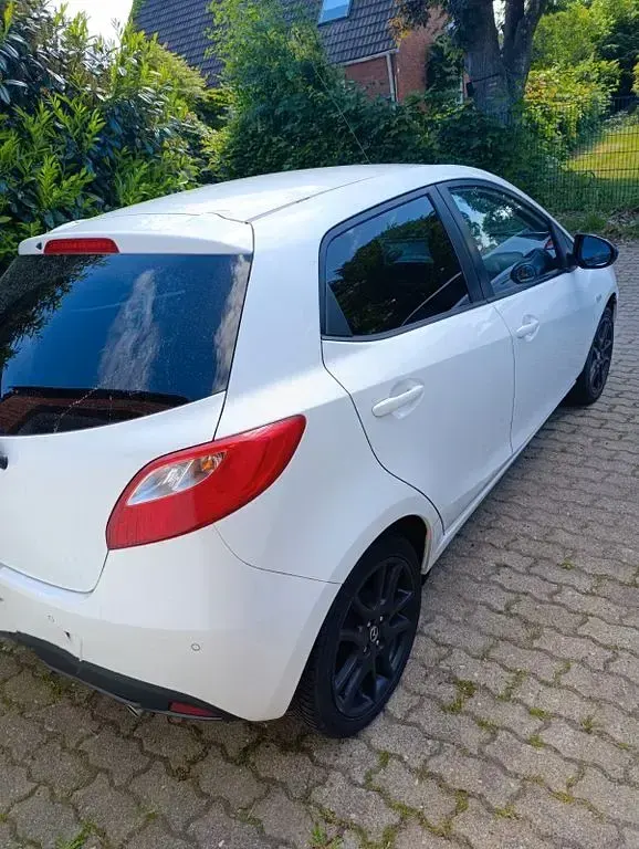 Gebraucht Mazda 2 Sendo 84 PS (61 kW) 2014 Weiß Limousine